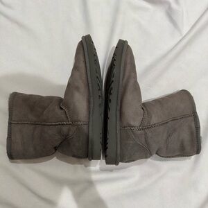 Women’s uggs boots size 7